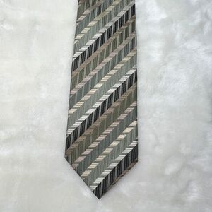 Geoffrey Beene Geometric Lined Pattern Olive Green 100% Silk Men's Tie